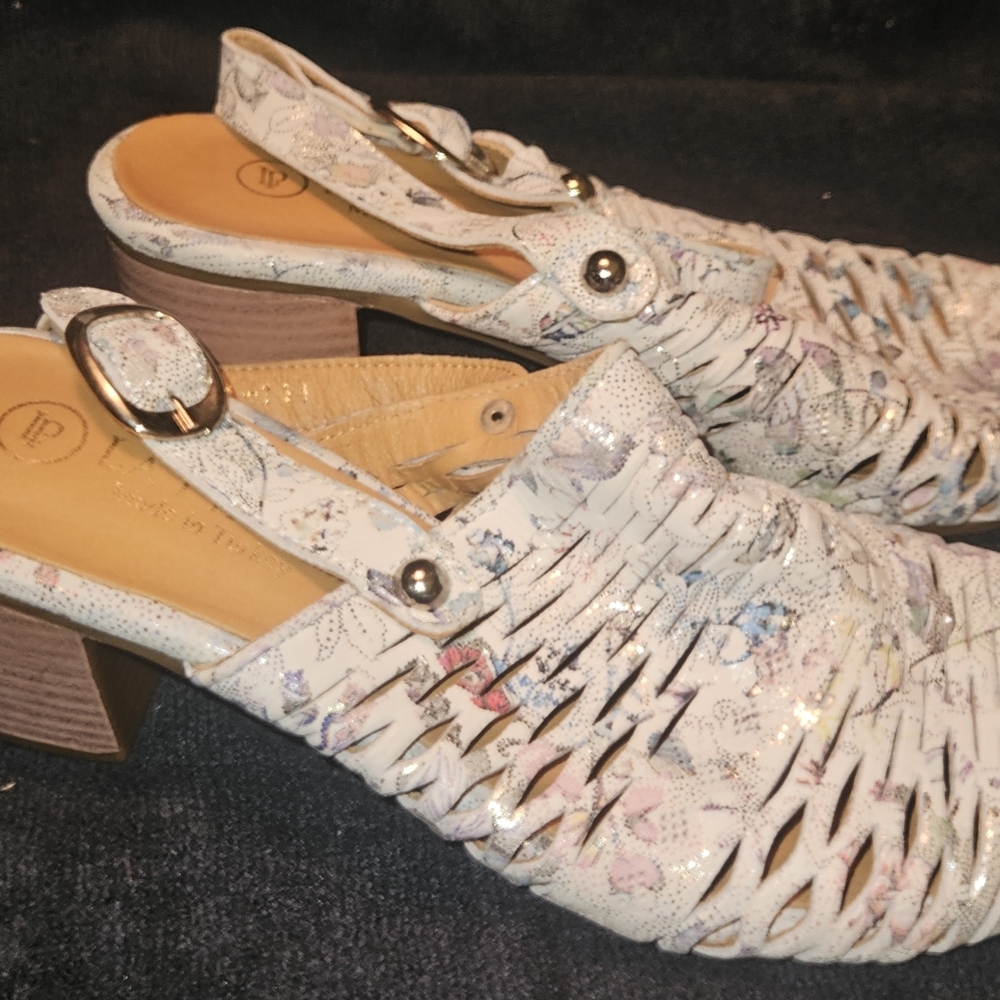 Sz 37 Floral Women's Low Heel Sandals with Buckle - Picture 10 of 14